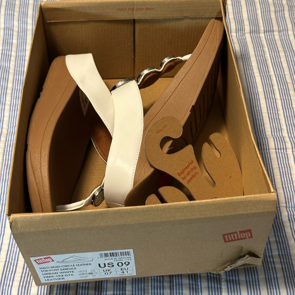 NWT FitFlop White and Brown Sandals - Picture 5 of 5